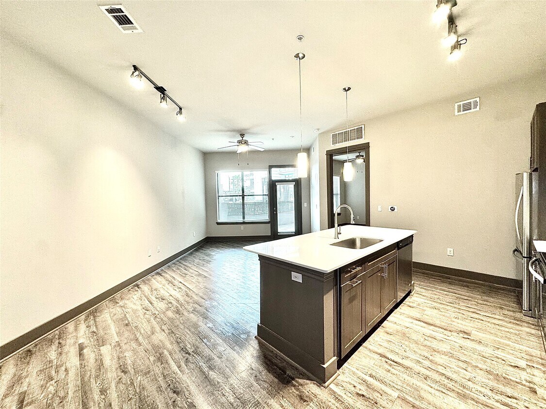 Foto principal - 5454 Washington Ave