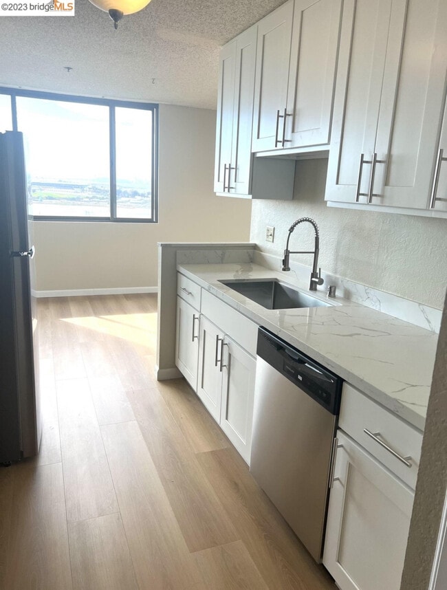 Building Photo - 555 Pierce St