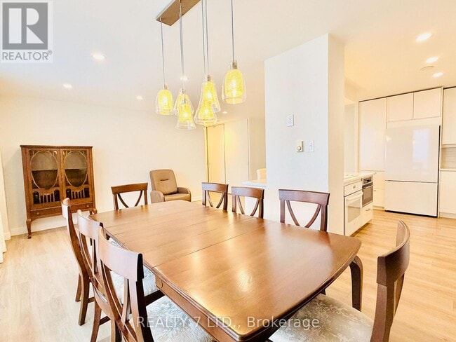 Building Photo - 15 Towering Heights Blvd