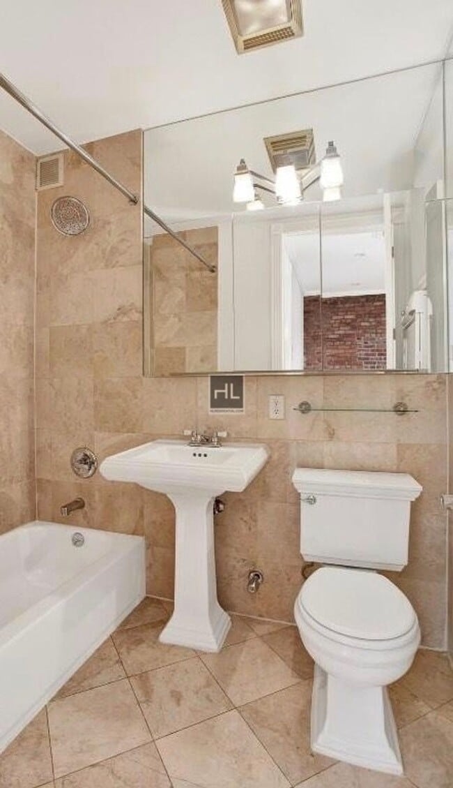 Foto del edificio - E 1ST ST.