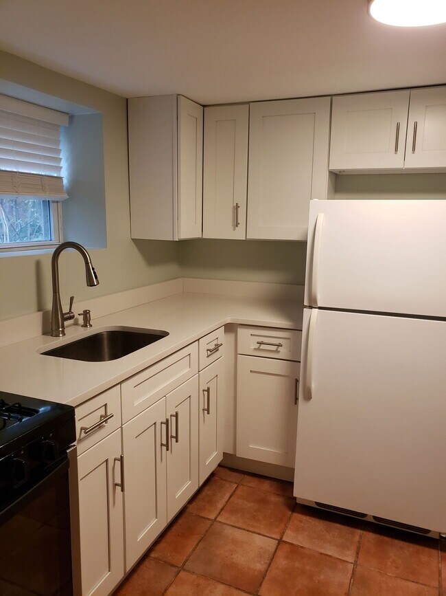 Foto del edificio - 219 McElroy Ave