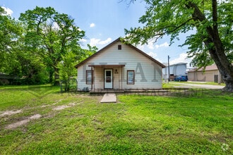 Building Photo - 415 E Vine St