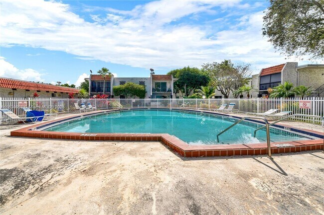 Foto del edificio - 8701 SW 141st St