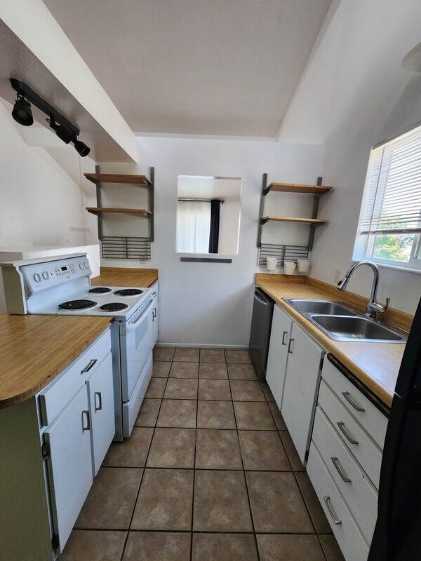 Foto del edificio - 1800 Gundersen Ln S