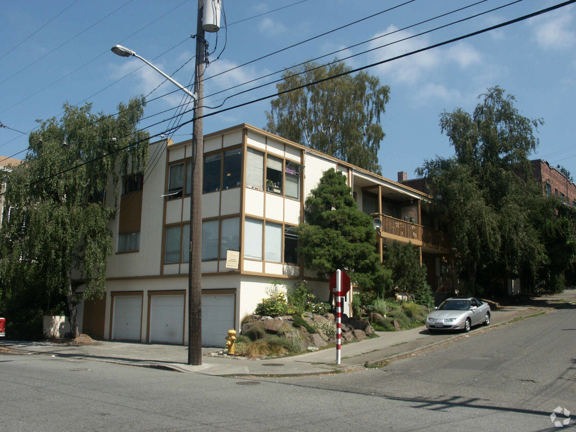 Building Photo - The Thomas Apartments