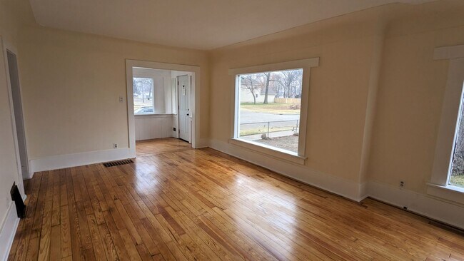 Building Photo - 1112 Ambrosia St