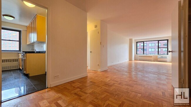Building Photo - Sunlit 11th-Floor 1-Bed with Sweeping City Views by Union Square