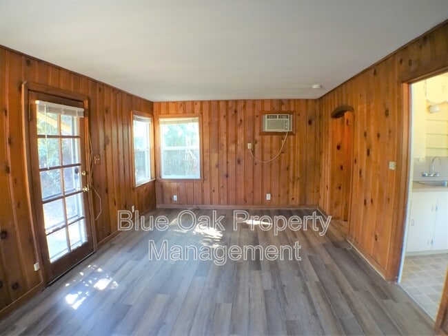 Foto del edificio - 1476 E 8th St