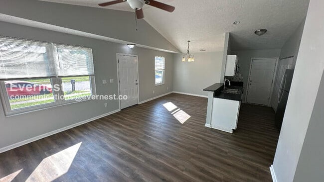 Foto del edificio - 1475 Pineland Ct