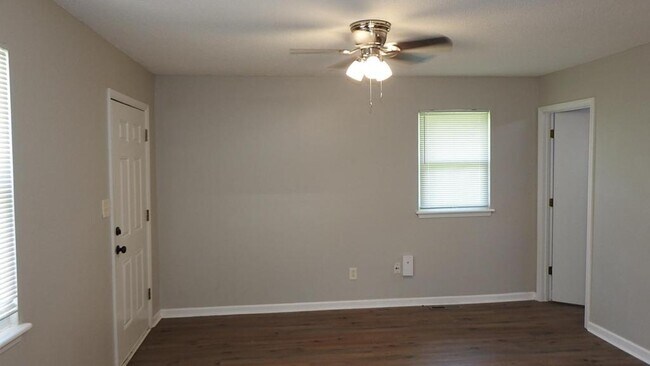 Foto del edificio - 408 NE Westwind Dr