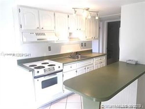 Foto del edificio - 9300 W Flagler St
