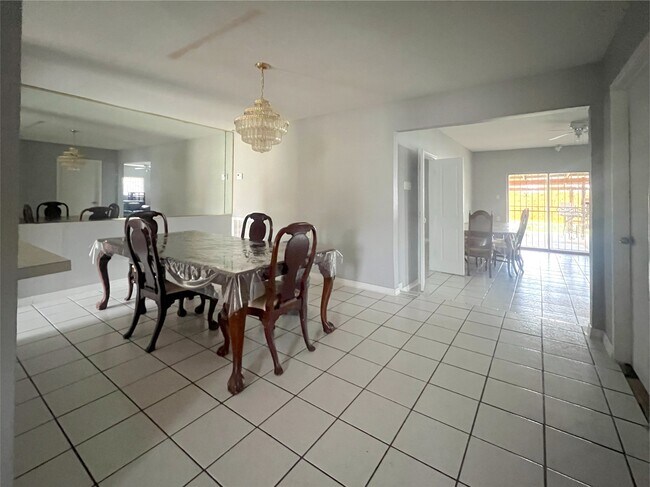 Building Photo - 13522 Hollypark Dr