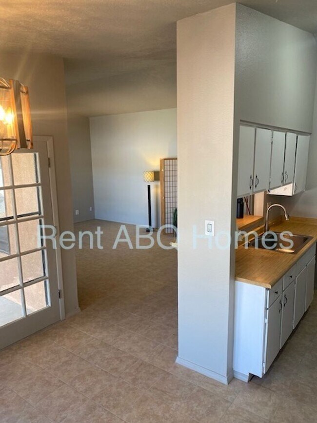 Foto del edificio - Family Home for Rent in West Mesa School D...
