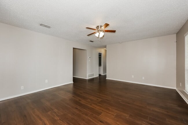 Building Photo - 517 Parkview Dr
