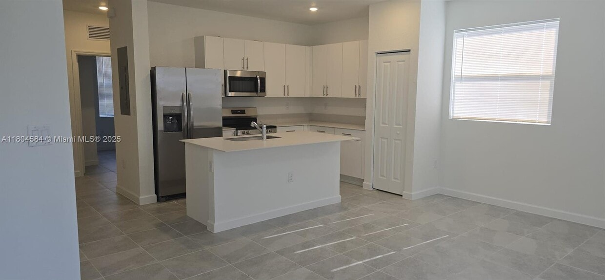 Foto principal - $2,500 1162 SE 1st Ter