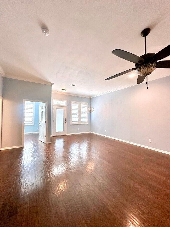 Foto del edificio - Beautiful 2 bedroom, 2 bath with a flex sp...