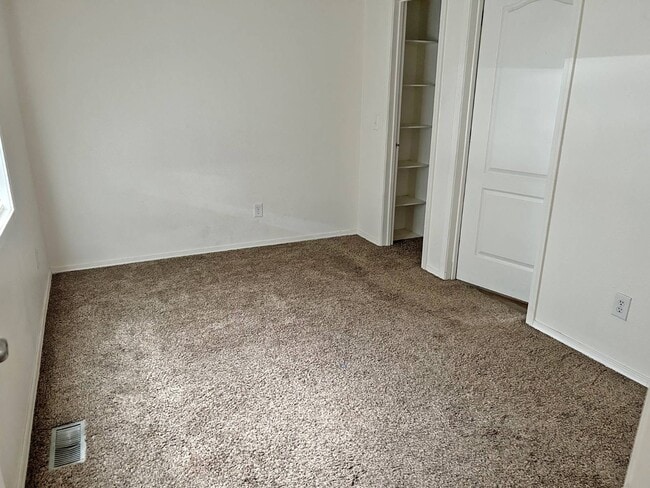 Foto del edificio - 376 Petrol Rd