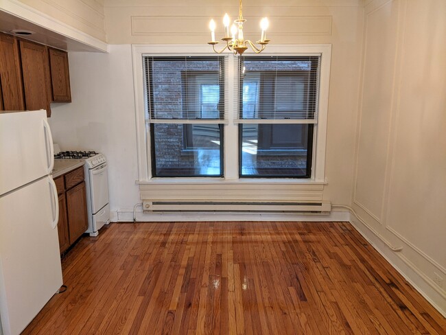 Building Photo - 1025 Dempster St