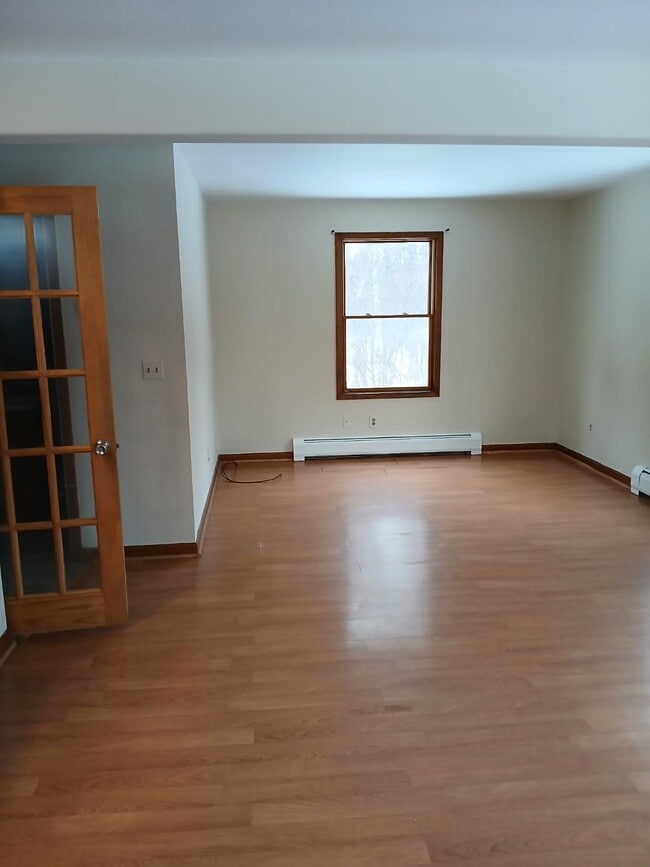 Building Photo - 4 Easy St