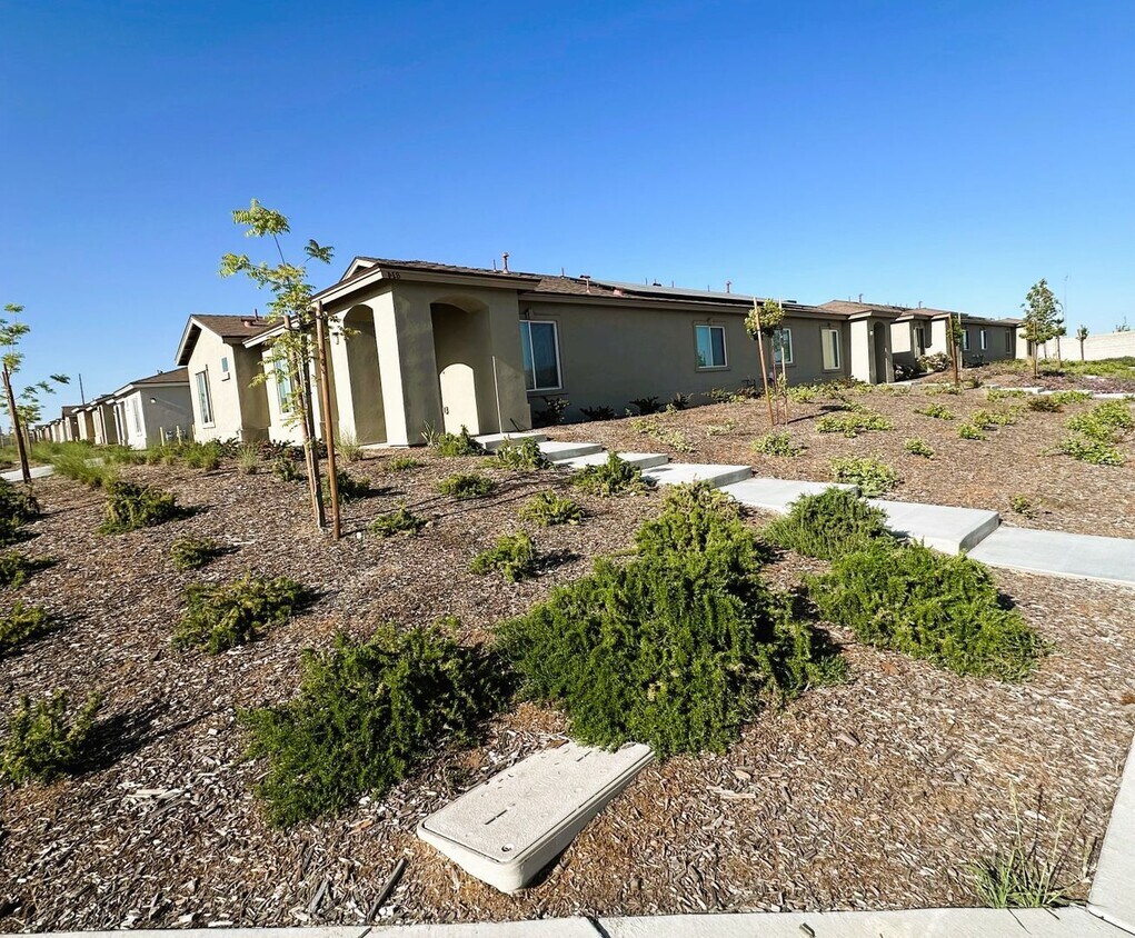 3715 Rustic Meadow Ct, Bakersfield, CA 93308 House Rental in