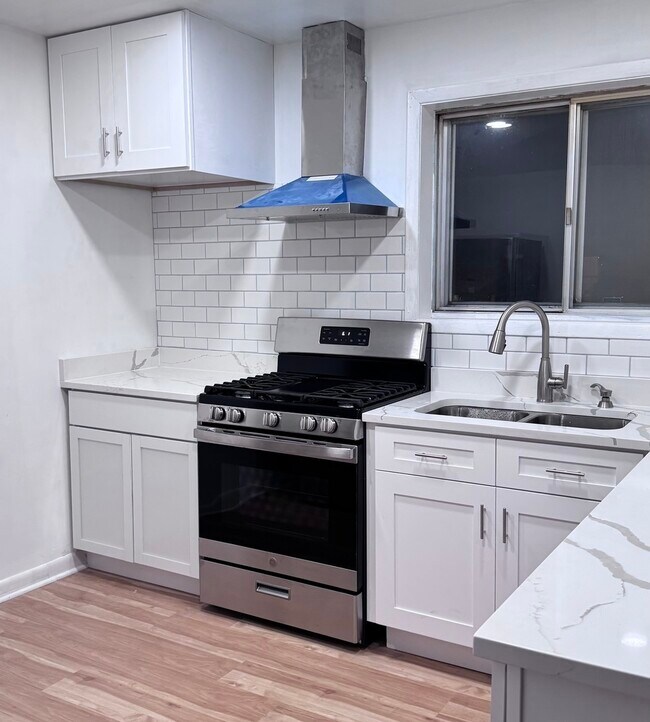 Foto del edificio - 7229 N Campbell Ave