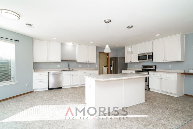 Foto del edificio - Spacious home in gated community