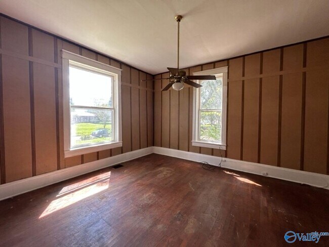 Foto del edificio - 615 Memorial Dr SW