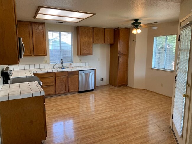 Building Photo - Beautiful Single Story Lathrop Home
