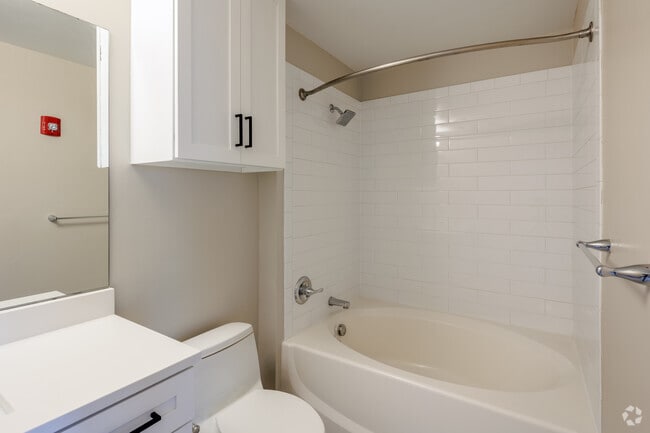3BR, 2BA - 1160SF - Prospect on Central