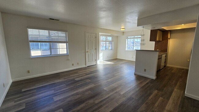 Building Photo - 239 Cheney St