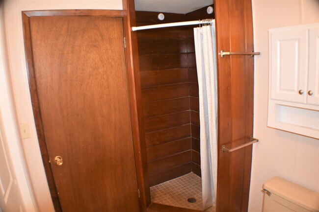 shower - 160 Rockledge Dr