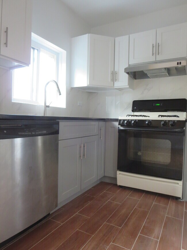 Newly Renovated - 158 Sackett St