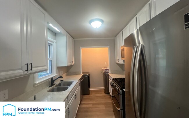 Foto del edificio - 4485 Dunn Ave