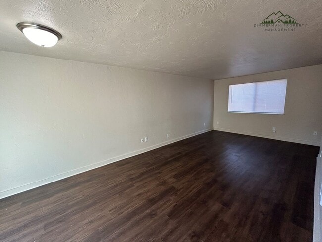 Building Photo - 953-955 N Cloverleaf Lp.