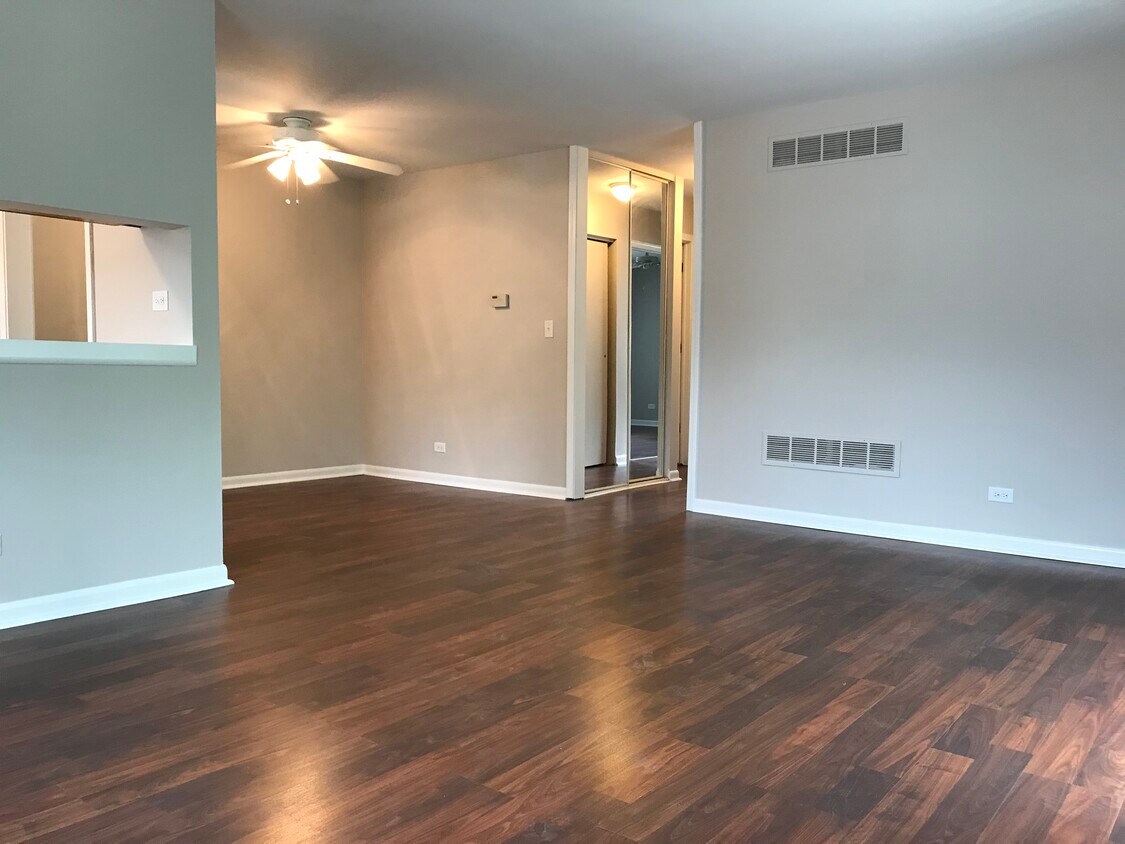 Foto principal - 29W558 Winchester Cir N
