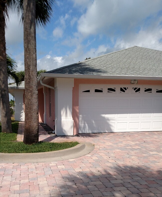 Garage - 104 Ponce de Leon Dr