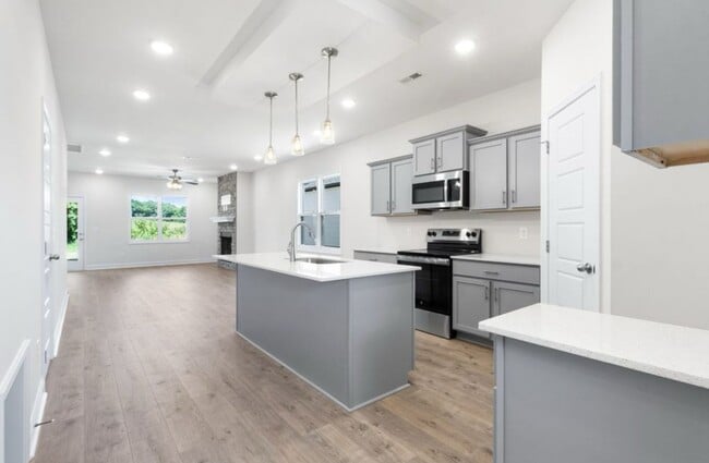Building Photo - Brand New Rental