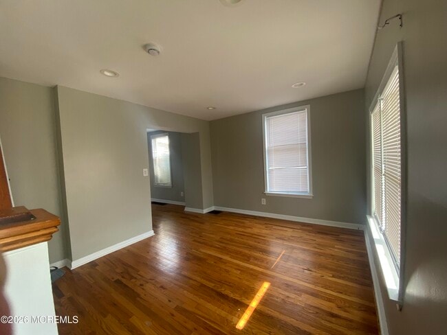 Building Photo - 563 Winter St