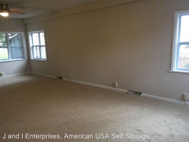 Building Photo - 3 br, 1 bath House - 1013 Hollander Front