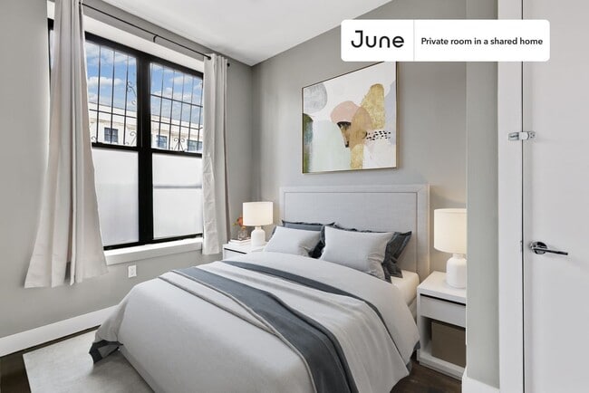 Building Photo - Private bedroom in 4 bed/2 bath Home