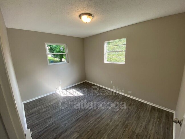 Foto del edificio - 832 Sylvan Ave