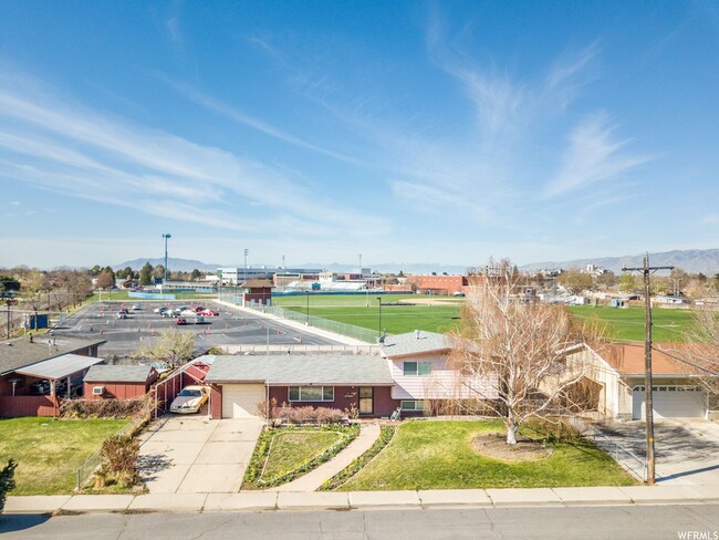 Building Photo - Charming 3 bedroom Orem in Home