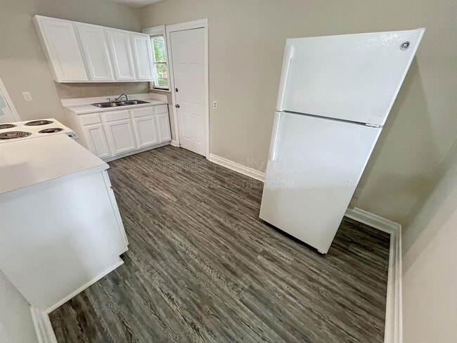 Photo - 195 Hedges St SE Apartment