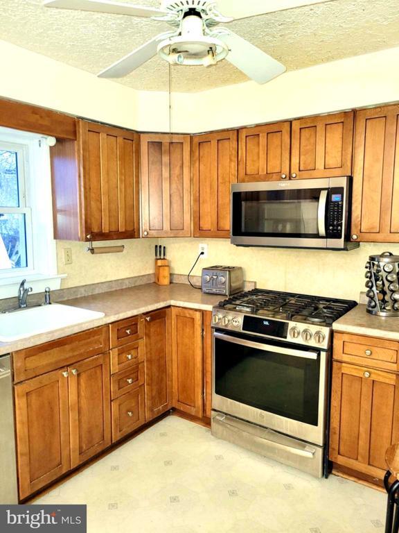 Building Photo - 4506 Samar St