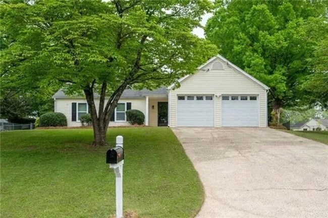 Building Photo - 933 River Rock Dr