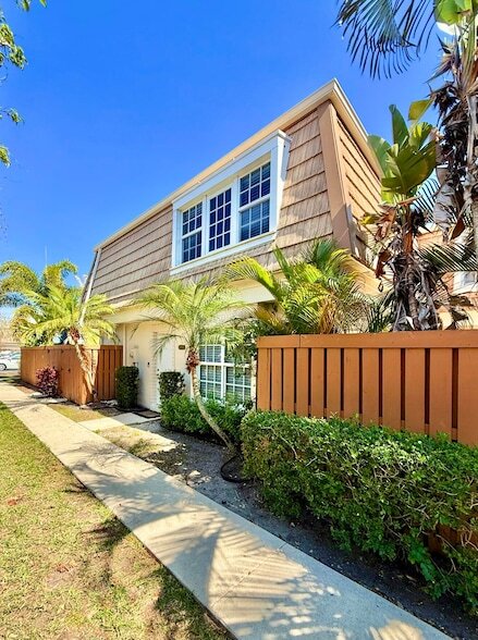 Foto del edificio - 11584 Winchester Dr