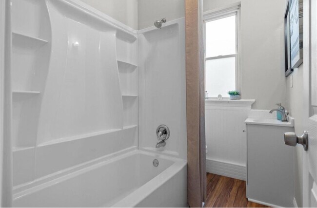 Foto del edificio - 5315 Devonshire Ave