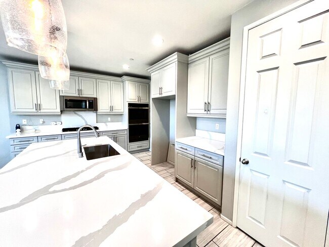 Building Photo - Recently reduced Four Bedroom 3 Full Bathr...