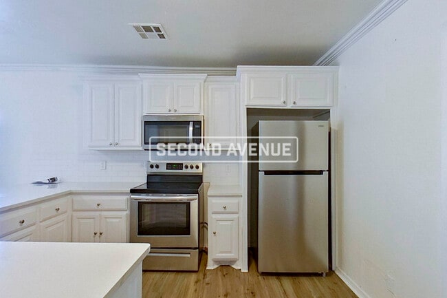 Building Photo - 1521 S Blackwelder Ave