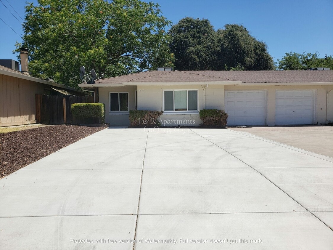 Photo - 3842 Walnut Avenue
